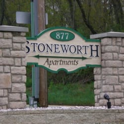 Stoneworth Apts - Entryway