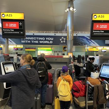 Heathrow Airport - Automatic check in - Airports Near Me - Hounslow, XGL