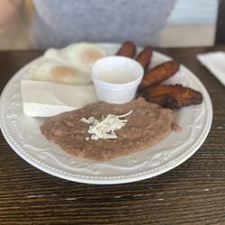 La Cocina de Mamá - Traditional Salvadoran Breakfast