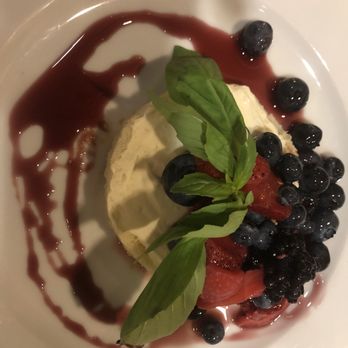 Lakeview - Dessert of honey mascarpone angel food cake - Bars Near Me - Skytop, Pennsylvania