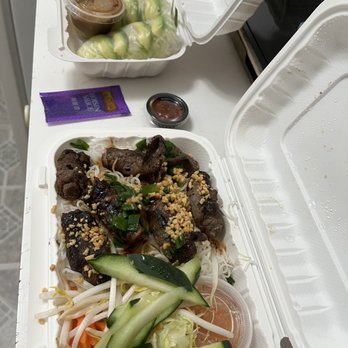 U Bar & Restaurant - Bun bo lui and avocado rolls delivered! - Vietnamese Near Me - Brooklyn, New York U Bar & Restaurant - Bun bo lui and avocado rolls delivered! - Vietnamese Near Me - Brooklyn, New York