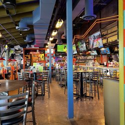 Sickies Garage Burgers & Brews - Interior dining room