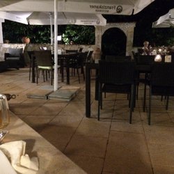 Carlos - Blick auf die (dunkle) Terrasse