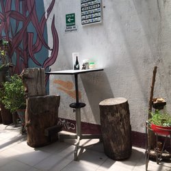 R11 Cafeteria & Galeria de Arte Reciclado - Hay mucho reciclado