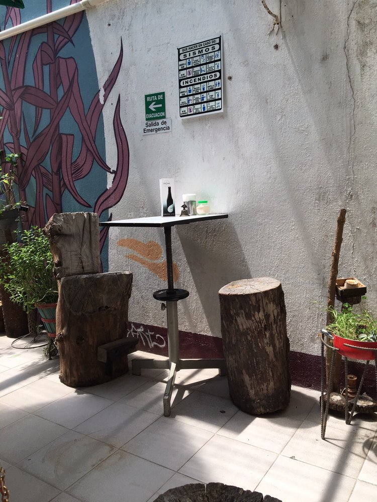 R11 Cafeteria & Galeria de Arte Reciclado