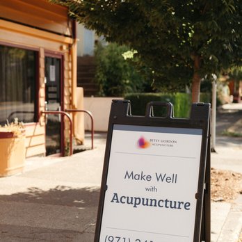 Betsy Gordon Acupuncture - Easy to find parking and sidewalk entrance on NE Broadway for Betsy Gordon Acupuncture in Grant Park, Portland, OR - Acupuncture Near Me - Portland, Oregon Betsy Gordon Acupuncture - Easy to find parking and sidewalk entrance on NE Broadway for Betsy Gordon Acupuncture in Grant Park, Portland, OR - Acupuncture Near Me - Portland, Oregon