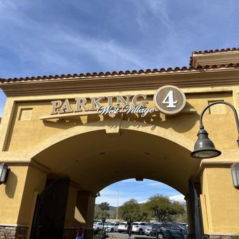 Desert Hills Premium Outlets - Parking - Shopping Centers Near Me - Cabazon, California Desert Hills Premium Outlets - Parking - Shopping Centers Near Me - Cabazon, California