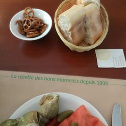 Léon de Bruxelles - Buffet d'entrée avec pain