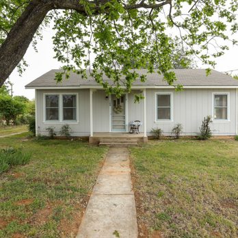 Gastehaus Schmidt Reservation Service - Bed & Breakfast Near Me - Fredericksburg, Texas