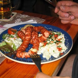 Gaststätte Zum Brummochsen - Wiener Fantasia, Riesenwiener eingeschnitten und gebraten