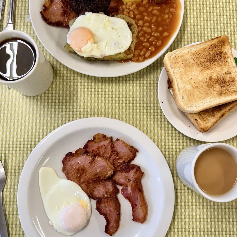 Regency Café - Full English Breakfast and Eggs and Two Bacon - Cafes Near Me - London, XGL