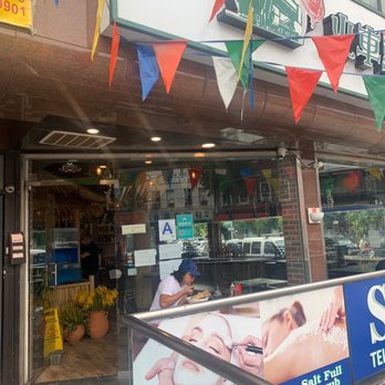 Pho Best III - Front has 2 tables to eat - Vietnamese Near Me - Elmhurst, New York