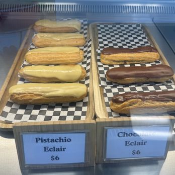 The French Avenue - Eclairs in the counter - Cafes Near Me - Irvine, California
