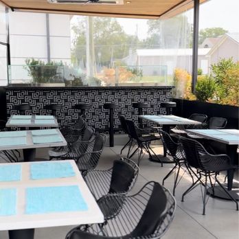 Largos - Outdoor patio - Steakhouses Near Me - Cartersville, Georgia