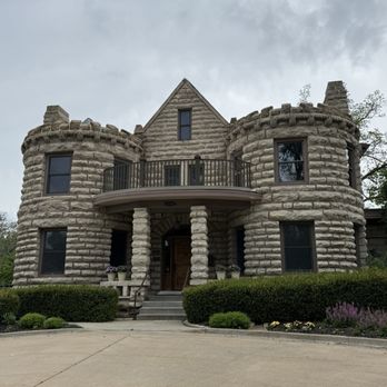 Wandering Vine At the Castle - Wine Bars Near Me - Shawnee, Kansas