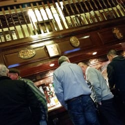 Fiddlers Green - Worth queueing if u want a perfect pi t of Guinness.