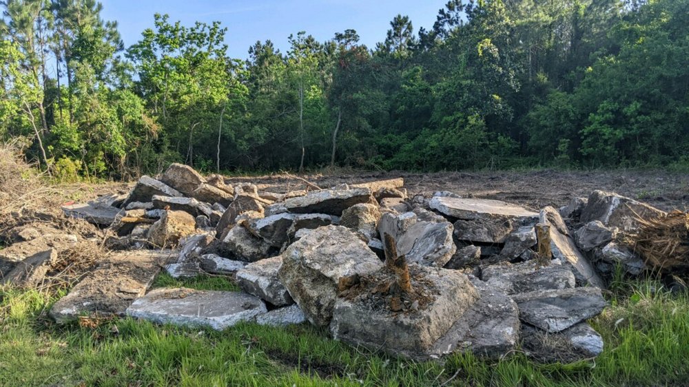 Triplett's Hauling & Land Services - tree service in Saucier, MS