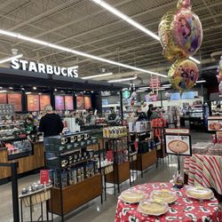 Food City - Has a Starbucks