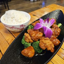 Sunee Thai & Lao Kitchen - 9/12/2024 - We were super hungry after catching a show at the Funhouse Lounge right down the street. orange chicken is pretty amazing