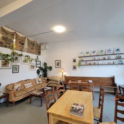 Aves Coffee - Seating
