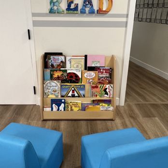 Glendale Children's School - Reading area with many different choices of books - Preschools Near Me - Glendale, California Glendale Children's School - Reading area with many different choices of books - Preschools Near Me - Glendale, California