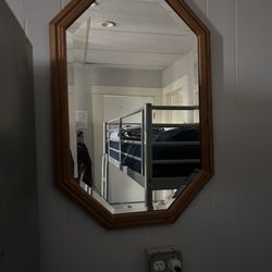 ITH Los Angeles Beach Hostel - Bedroom Mirror