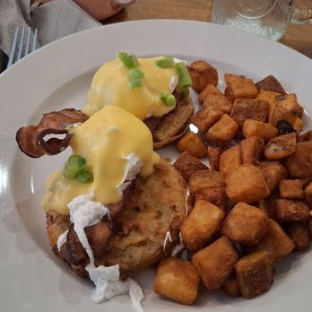 Mason's Restaurant & Grocery - Eggs Benedict - Southern Near Me - Aberdeen, North Carolina