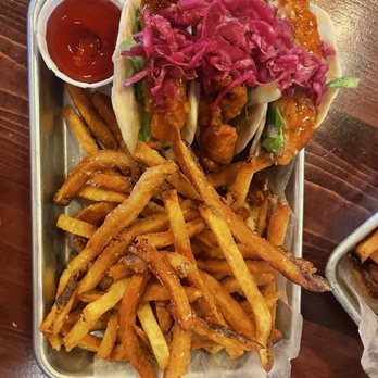 Cob & Pen - Mango habanero chicken tacos - Beer Bar Near Me - Lakeland, Florida