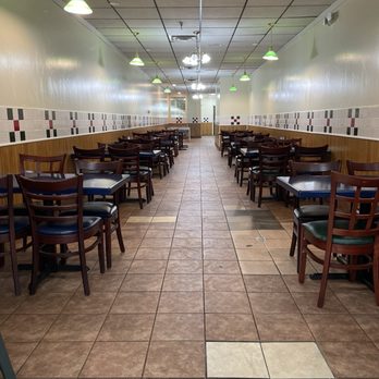 Halal Diversity - Dining area. Roomy. - Middle Eastern Near Me - Frederick, Maryland