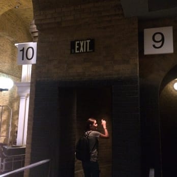 King's Cross Station - Best to do it at a bit of a run - Train Stations Near Me - Orlando, Florida