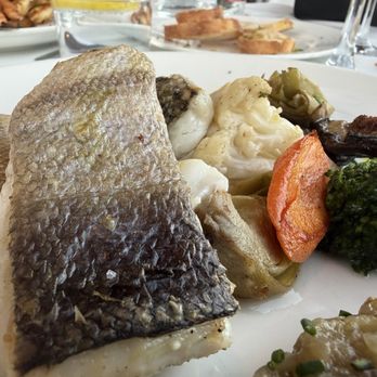 Las Tomasas - Merluza w vegetables - Spanish Near Me - Granada, GR Las Tomasas - Merluza w vegetables - Spanish Near Me - Granada, GR