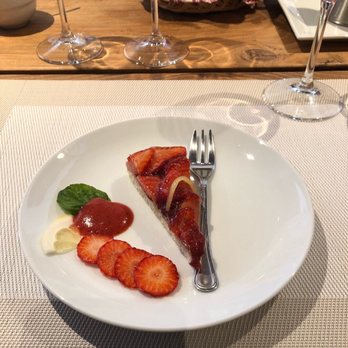 La Lastra - Wine Tasting Room Near Me - Siena, SI
