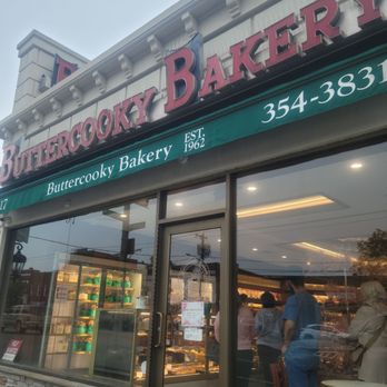 Buttercooky Bakery - Crowded for mother's day. - Bakeries Near Me - Floral Park, New York