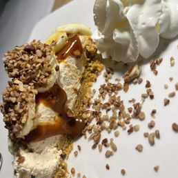 Banana/cajeta cheesecake. Chef's kiss 10/10