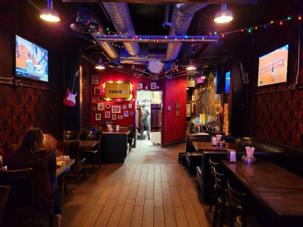 Paulie's Pizza Pub