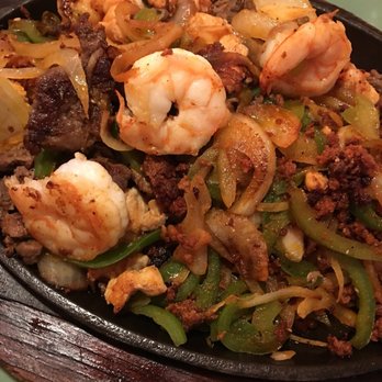 El Rio Grande - Fajitas Rio Grande (sans tomato) - SO GOOD. The chorizo was perfect! - Mexican Near Me - Stoughton, Wisconsin