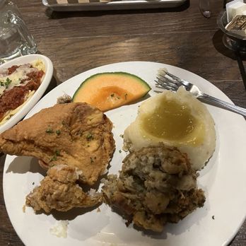Hank's Farm Restaurant - Two Piece Light Chicken with Potatoes and Stuffing - Italian Near Me - Ottawa, Illinois