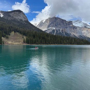 Emerald Lake Lodge - lake - Hotels Near Me - Field, British Columbia Emerald Lake Lodge - lake - Hotels Near Me - Field, British Columbia
