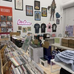 Rust & Wax - Checking out some records