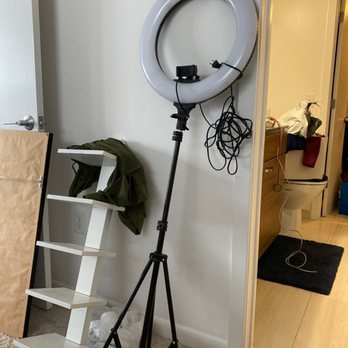 NK Movers - My profesional light cant stand anymore because the broke the leg - Movers Near Me - Herndon, Virginia