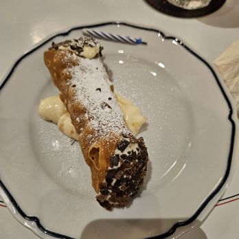 Fete - Cannoli - New American Near Me - Honolulu, Hawaii