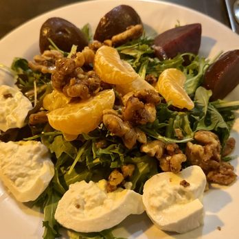 Fair Oaks Brew Pub - Barrata and Beat Salad - American Near Me - Fair Oaks, California
