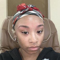 Americans Nails and Spa - Waxed eyebrows