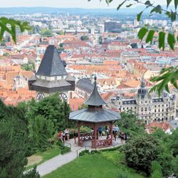 Uhrturm - Blick von der Stallbastei Graz in Richtung Uhrturm, Chinesischen Pavillon und Rathaus