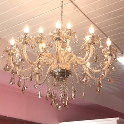 SÔL Southern Oregon Lash Salon - Beautiful hanging chandelier to look up at