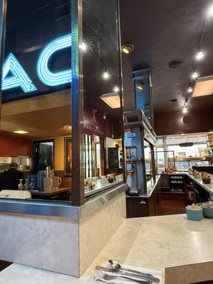 David's Delicatessen & Diner by null