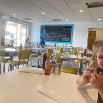 Over Easy - Tavernier - We arrived before the crowd. It got very busy. - Breakfast & Brunch Near Me - Tavernier, Florida