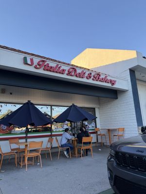 Italia Deli & Bakery by null