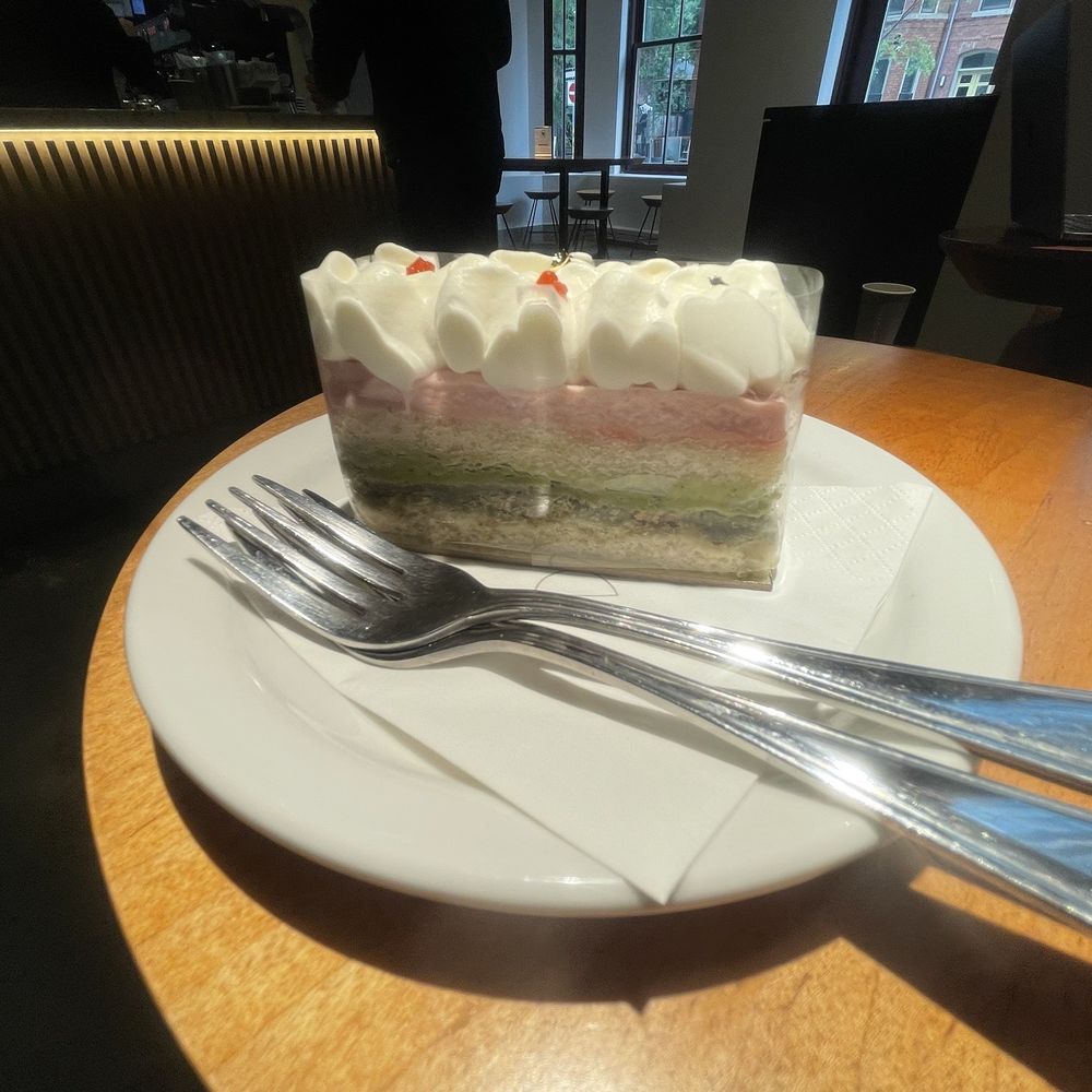 Neo Coffee Bar - Yonge St - Berry cake - Desserts Near Me - Toronto, Ontario Neo Coffee Bar - Yonge St - Berry cake - Desserts Near Me - Toronto, Ontario