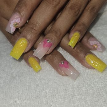 Lavish Nails & Spa - Kevin did my nails. He's awesome! I highly recommend getting your nails done by him. - Nail Salons Near Me - Chico, California Lavish Nails & Spa - Kevin did my nails. He's awesome! I highly recommend getting your nails done by him. - Nail Salons Near Me - Chico, California
